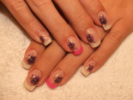 zselés köröm akril díszítéssel